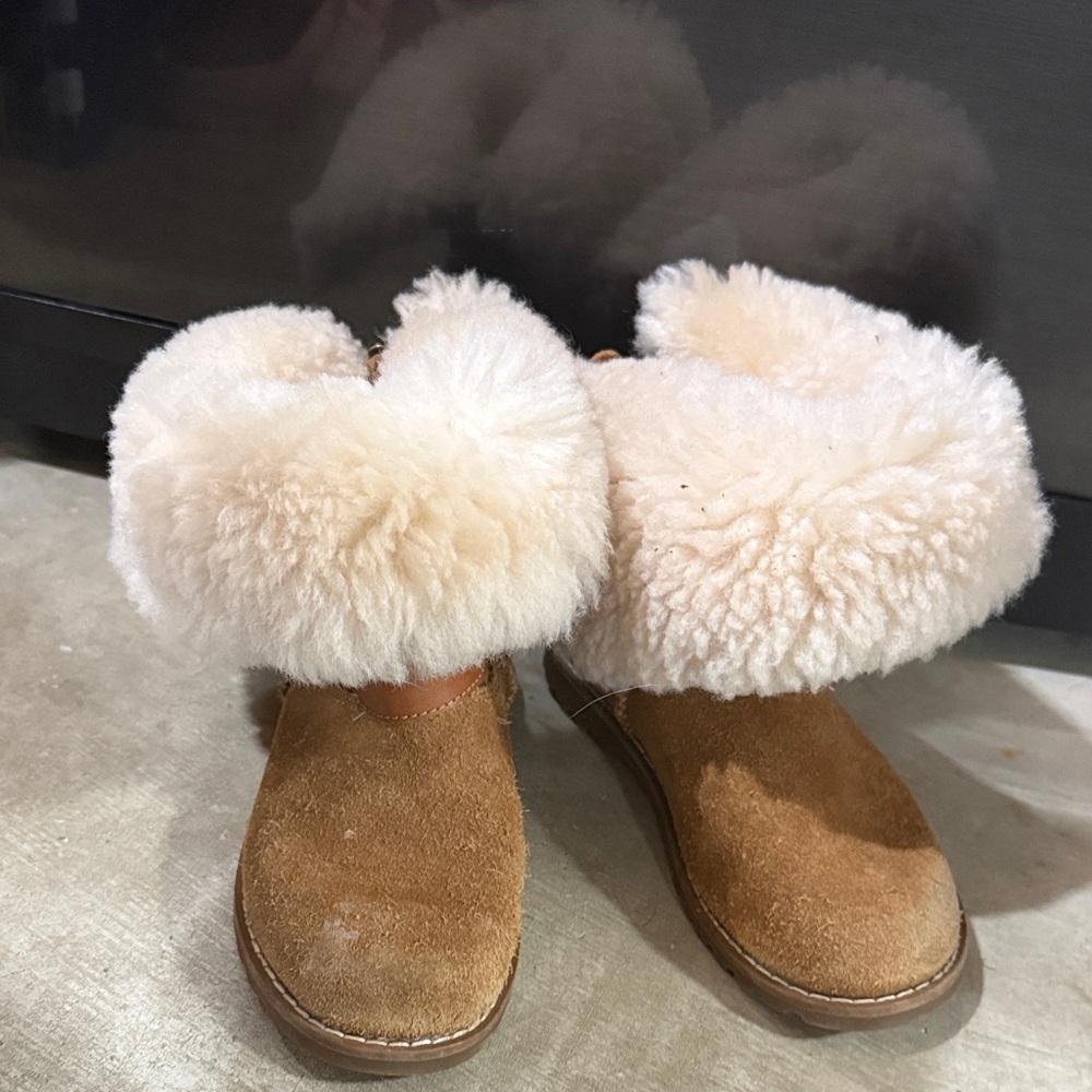 UGG foldable size 10 girls toddler boots Cozy Tan Kids Uggs Boots foldable